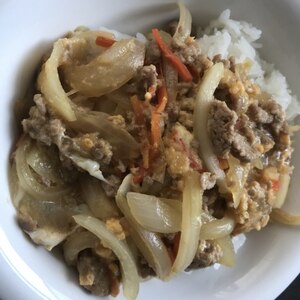 おいしさ満点♪ひき肉＆たまねぎの卵あんかけ丼